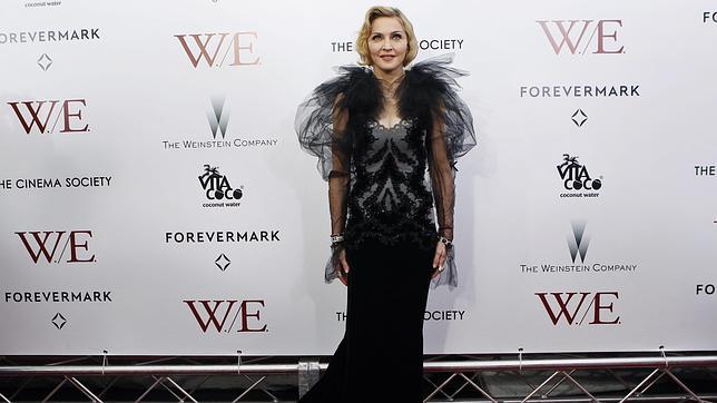 Madonna se echa a llorar al recordar a su madre en la presentación de «W.E.»