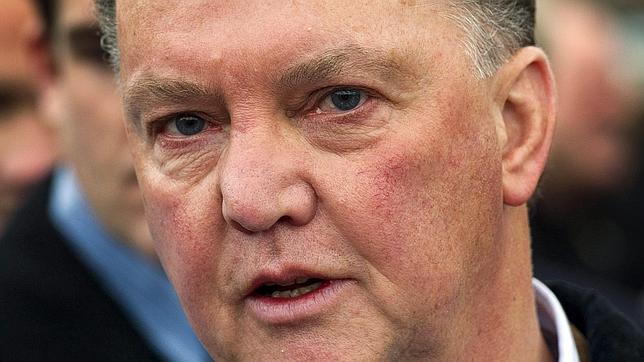 La directiva del Ajax cae con Van Gaal