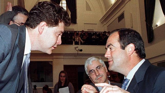 La tensión entre Barreda y Bono obliga a Page a modificar la Presidencia del PSOE