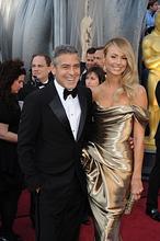 George Clooney con Stacy Kiebler y Brad Pitt junto a Angelina, parejas de Oscar George Clooney con Stacy Kiebler y Brad Pitt junto a Angelina, parejas de Oscar