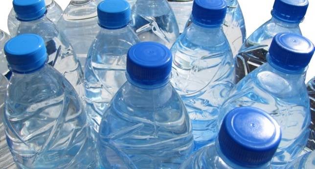 hace mal tomar agua mineral con gas