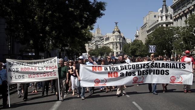 La «discriminatoria» supresión de la paga de Navidad a los empleados públicos