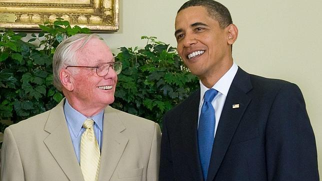 Obama lamenta la muerte de Armstrong, «uno de los mayores héroes» de EEUU