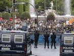 En directo: La Policía desaloja de Neptuno a los manifestantes y comienzan las cargas