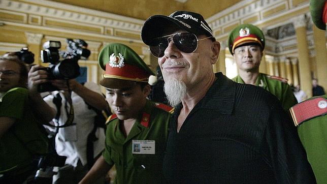 Detenido el cantante británico Gary Glitter por abusos a menores
