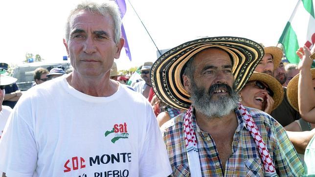 Simpatizantes del SAT arropan a Sánchez Gordillo frente al Tribunal