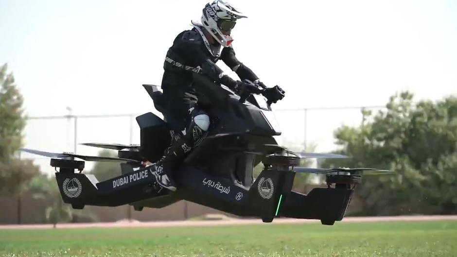 La policía en Dubai utiliza motos voladoras