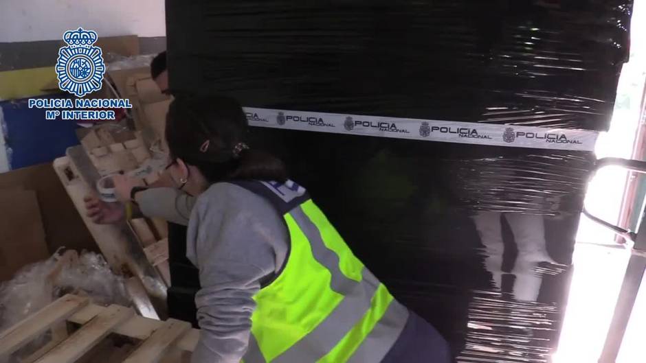 La Policía requisa 300.000 test de antígenos en Cobo Calleja
