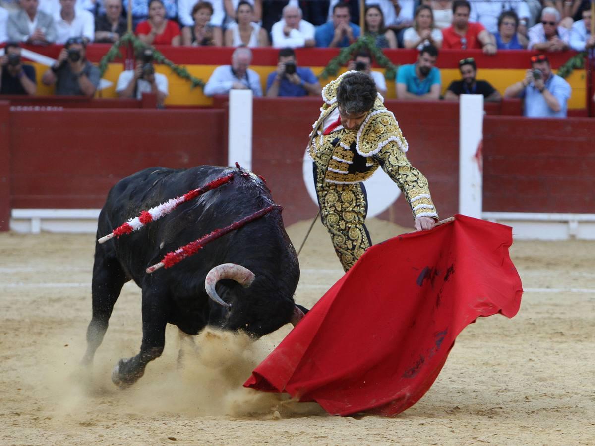 Así toreó José Tomás en su triunfal regreso a Alicante (imágenes)