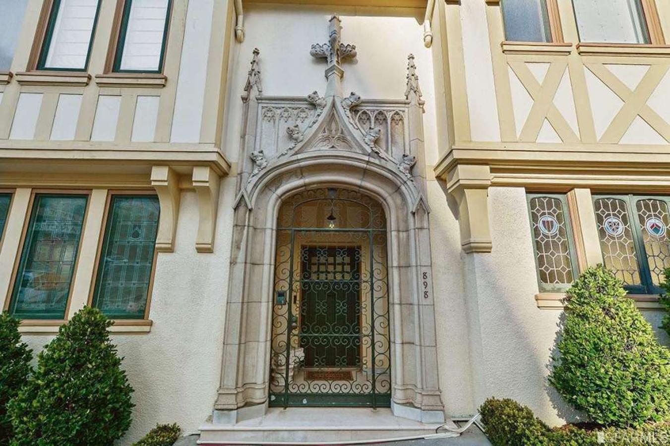 Nicolas Cage pone a la venta su mansión por 10 millones