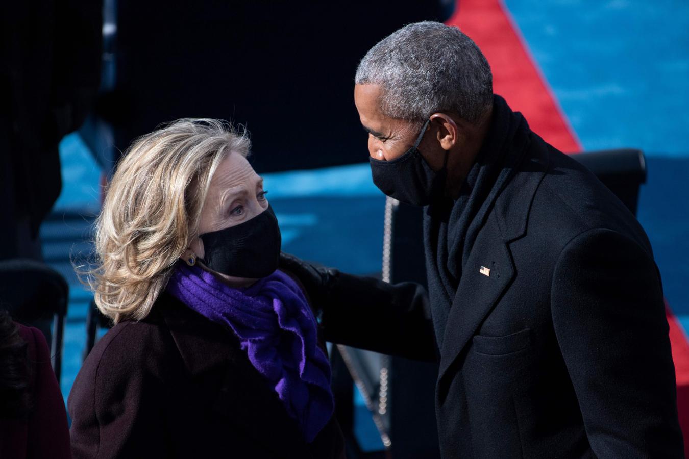 Obama saluda a Hillary Clinton