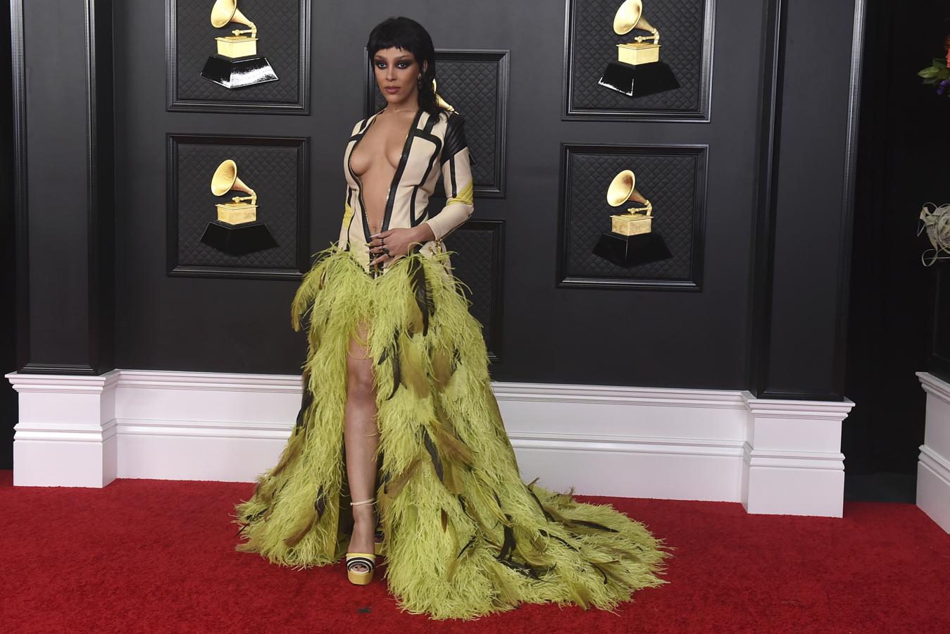 Premios Grammy 2021 Lo Mejor De La Alfombra Roja   Doja Cat  Alfombra Roja Grammy 2021 KjSC  1349x900@abc 