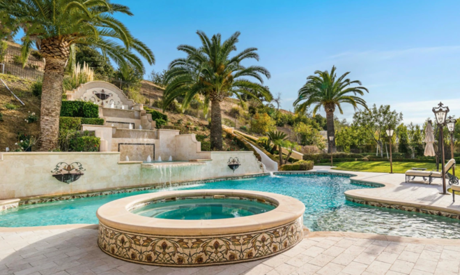 This is the new mansion of Britney Spears