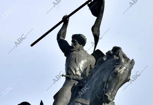 Estatua del cid campeador en Sevilla