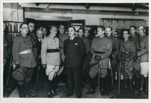 Franco, in March 1936, when he was appointed military commander of the Canary Islands and General Amado Balmes (on his left)