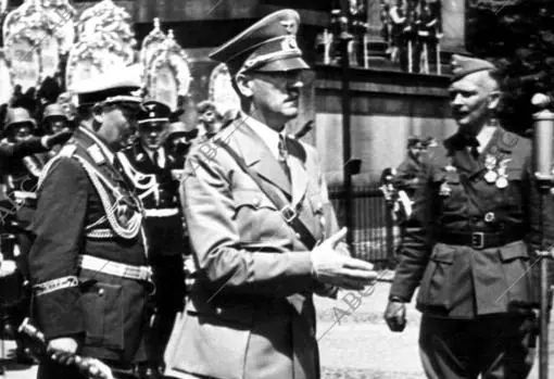 Adolf Hitler y Herman Göring, junto al jefe de la Legión Cóndor