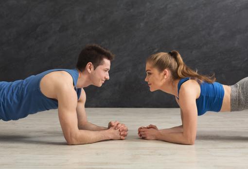 La plancha abdominal puede practicarse en pareja