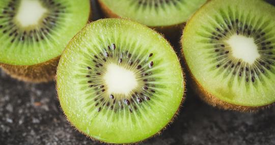 Cómo saber si un kiwi está maduro y cuáles son sus beneficios