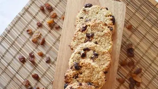 Galletas de avena con pasas y coco.