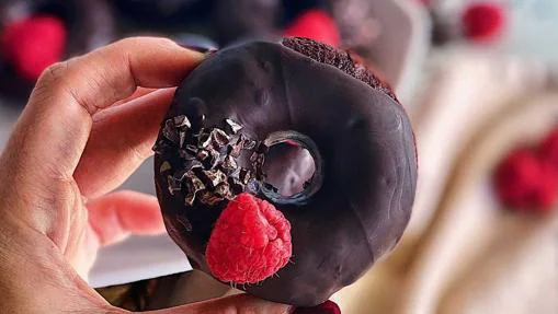 Donuts de chocolate.