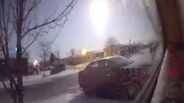 La bola de fuego, captada por una cámara de seguridad en una zona residencia de Newport, Michigan