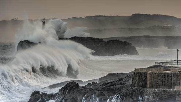 La altura de las olas ha aumentado en océanos de todo el mundo