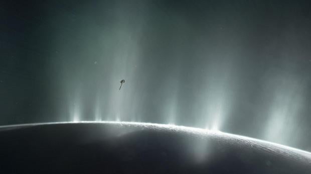 Géiseres en Encélado, luna de Saturno