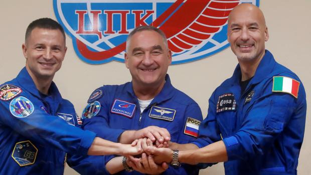 Los astronautas Andrew Morgan, Alexander Skvortsov y Luca Parmitano