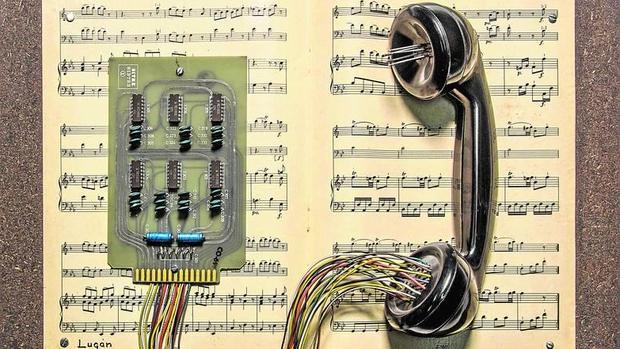 «Partitura telefónica» (1986), de LUGAN, pieza presente en esta exposición