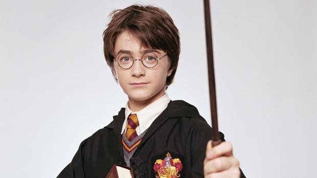 Daniel Radcliffe, caracterizado como Harry Potter