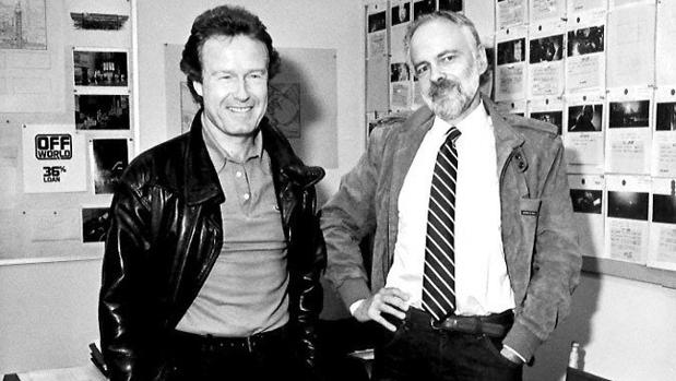 Philip K. Dick (derecha) junto a Ridley Scott en una imagen de 1982, poco antes de la muerte del escritor
