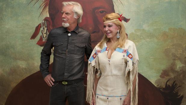 La baronesa Thyssen, con Miguel Ángel Blanco, en la inauguración de la muestra «La ilusión del Lejano Oeste» en 2015
