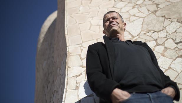 El escritor francés, Emmanuel Carrère, ayer en La Pedrera de Barcelona