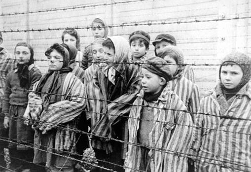 Niños en el campo de exterminio