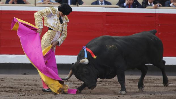 Curro Díaz (en una imagen de 2016 en Bilbao) torea el sábado en el coso de Carabanchel