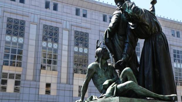 La estatua «Early Days» retirada en San Francisco por racista
