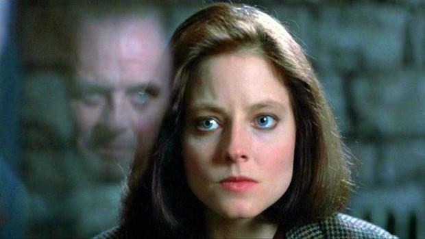 Clarice Starling está tan atormentada por su pasado como la inspectora de homicidios Amaia Salazar, creada por Dolores Redondo. Arriba, fotograma de «El silencio de los corderos»