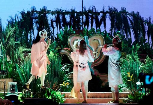 Björk, durante su actuación en el festival