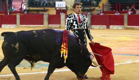 La firma de El Juli mirando al tendido