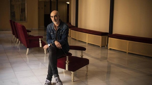 Alfredo Sanzol fotografiado en el Teatro María Guerrero de Madrid
