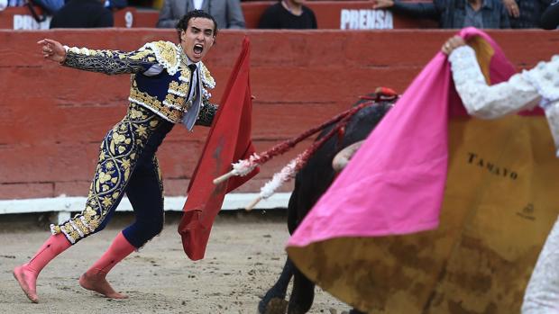 Joaquín Galdos, tras la estocada