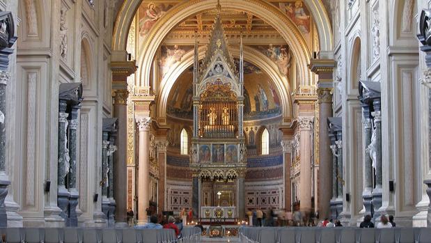 Interior de San Juán de Letrán en Roma