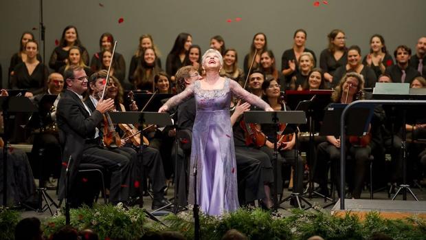 La soprano Mariella Devia, tras el concierto en el que cantó en La Coruña «Lucrezia Borgia»