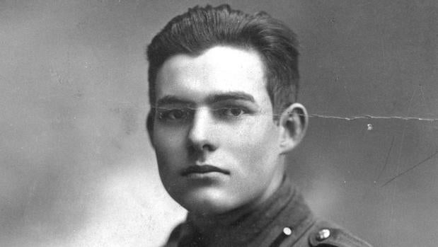 Una imagen de Hemingway en 1918, cuando sirvió como voluntario de la Cruz Roja en Italia