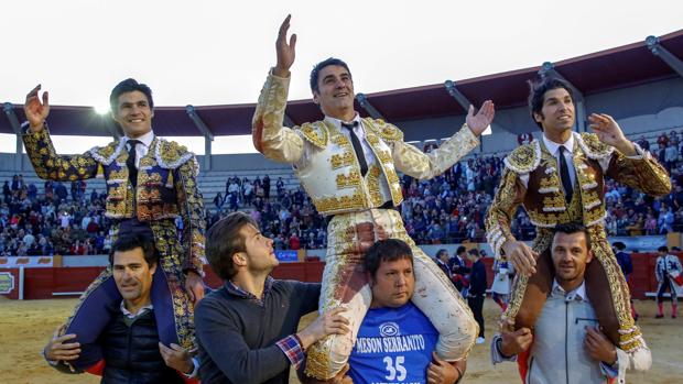Aguado, Jesulín y Cayetano salen a hombros en Morón