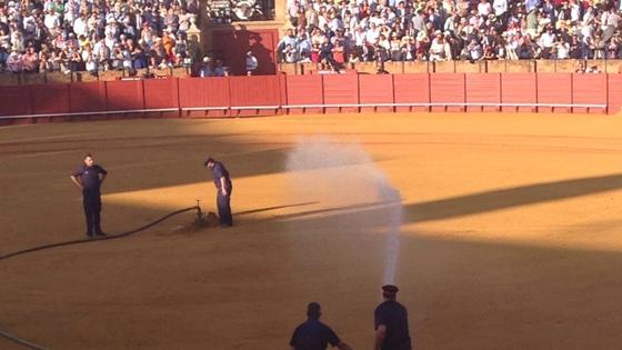 La manguera en el ruedo de Sevilla