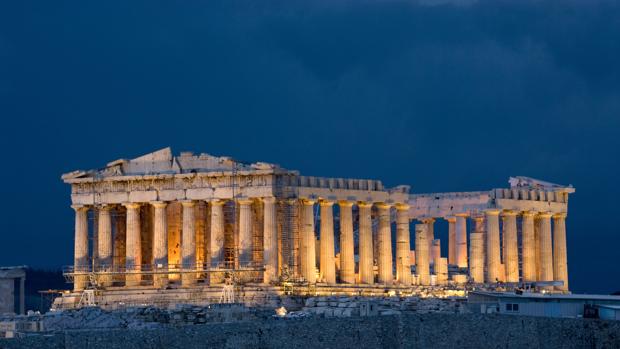 Vista nocturna del Partenón de Atenas