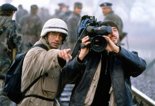 Imanol Arias y Carmelo Gómez fueron los «alter ego» de Pérez-Reverte y Márquez en la película «Territorio comanche» (1997), adaptación del libro homónimo a cargo de Gerardo Herrero