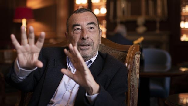 José Luis Garci, durante la entrevista