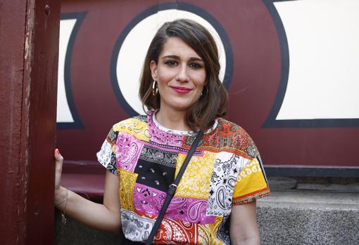La grafóloga Macarena Arnás, en el callejón